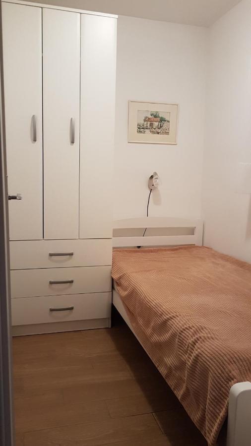 Apartmani Ljerka Малинска Экстерьер фото