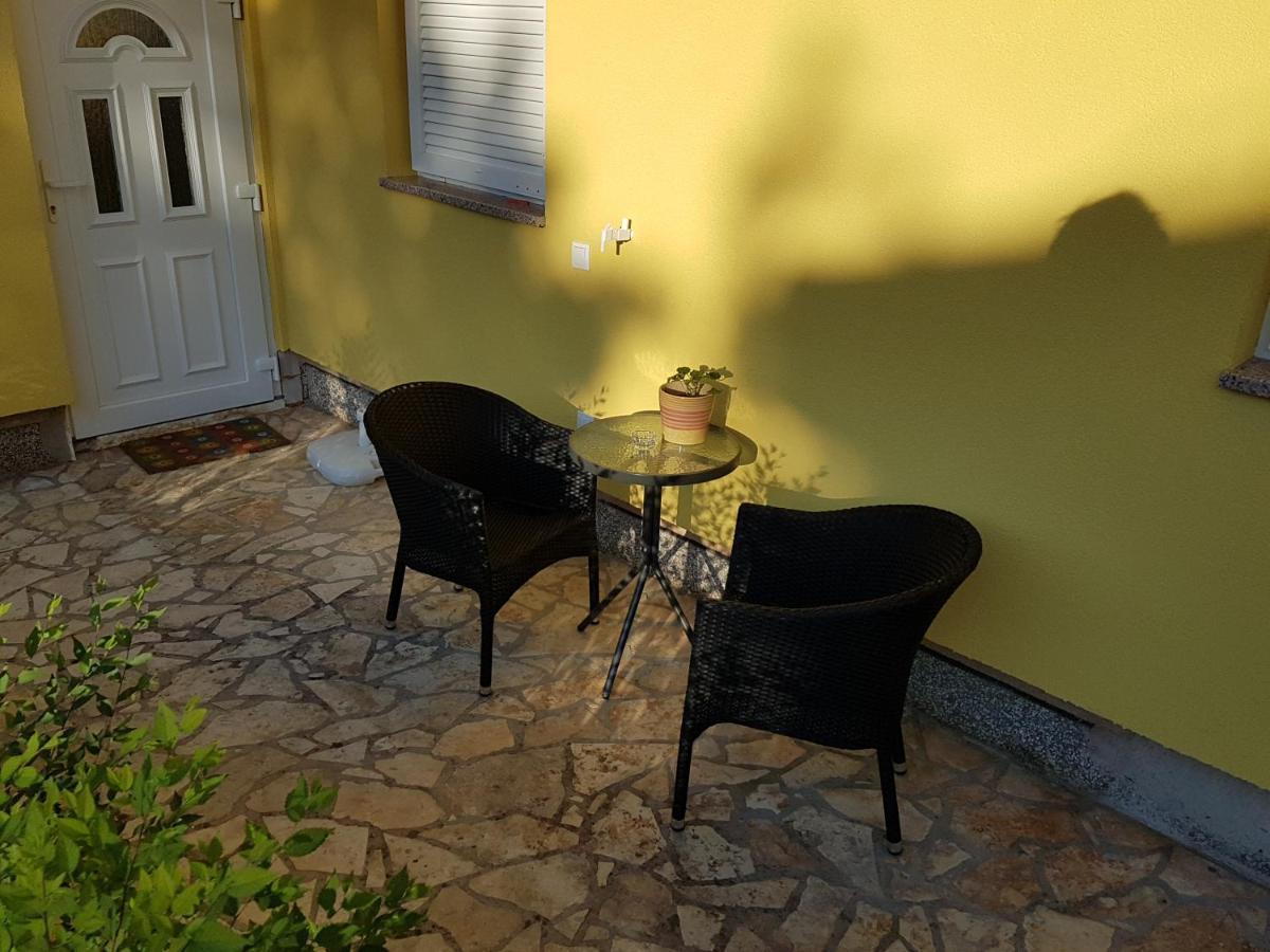 Apartmani Ljerka Малинска Экстерьер фото