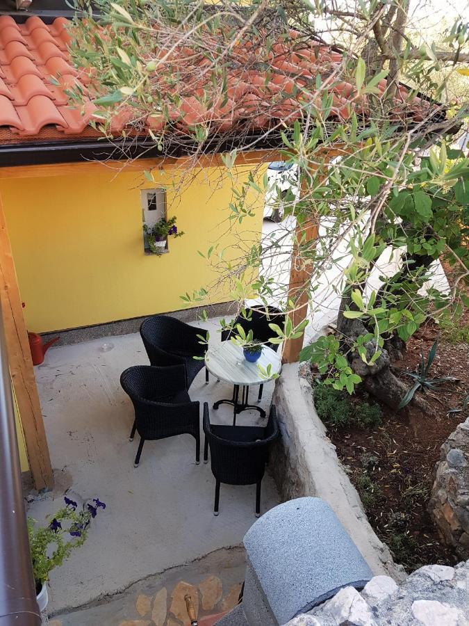 Apartmani Ljerka Малинска Экстерьер фото