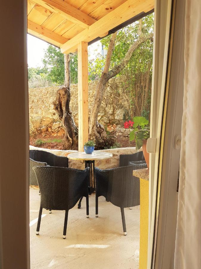 Apartmani Ljerka Малинска Экстерьер фото