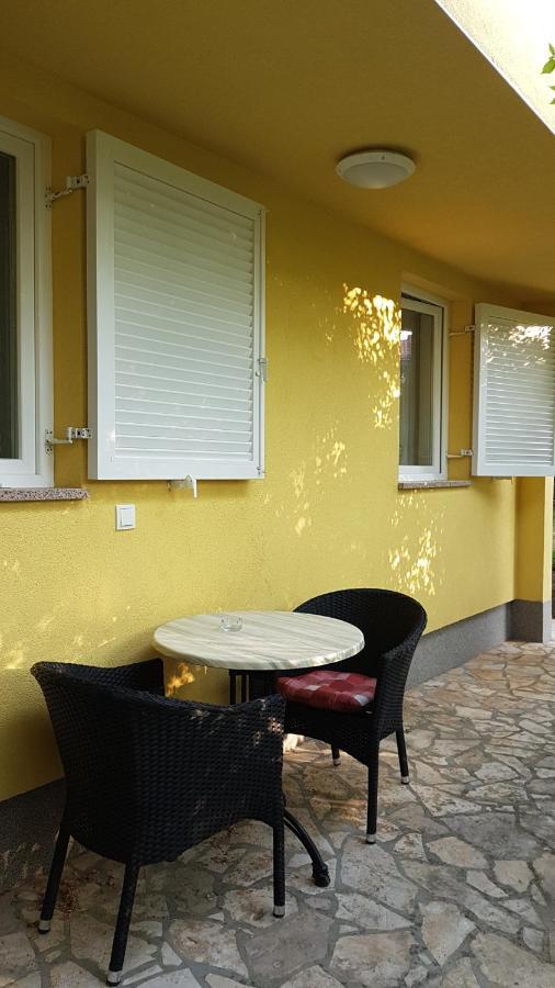 Apartmani Ljerka Малинска Экстерьер фото