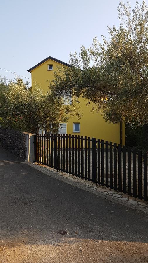Apartmani Ljerka Малинска Экстерьер фото