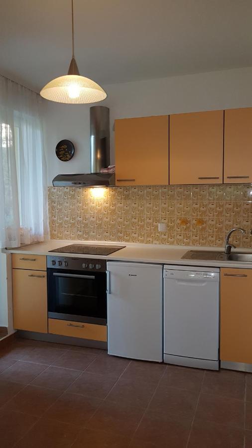 Apartmani Ljerka Малинска Экстерьер фото