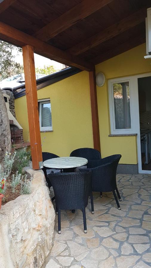 Apartmani Ljerka Малинска Экстерьер фото