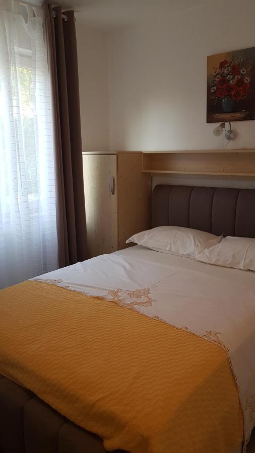 Apartmani Ljerka Малинска Экстерьер фото