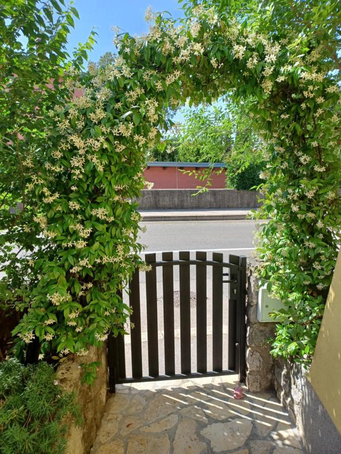 Apartmani Ljerka Малинска Экстерьер фото